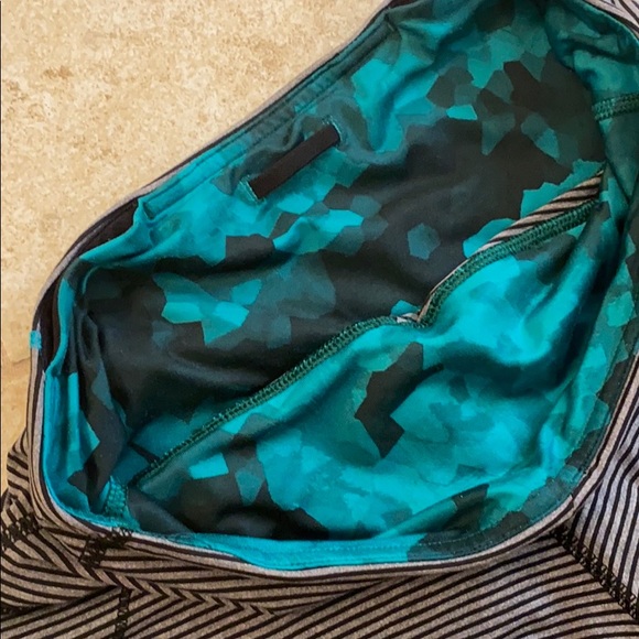 Lululemon Runday Crop *RARE* - Picture 3 of 10